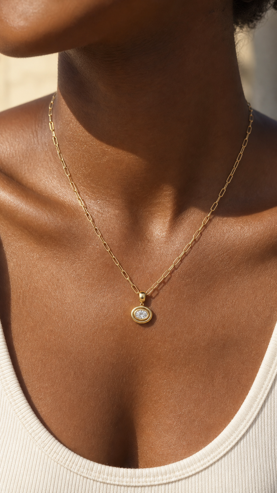 Solène Oval Pendant Necklace
