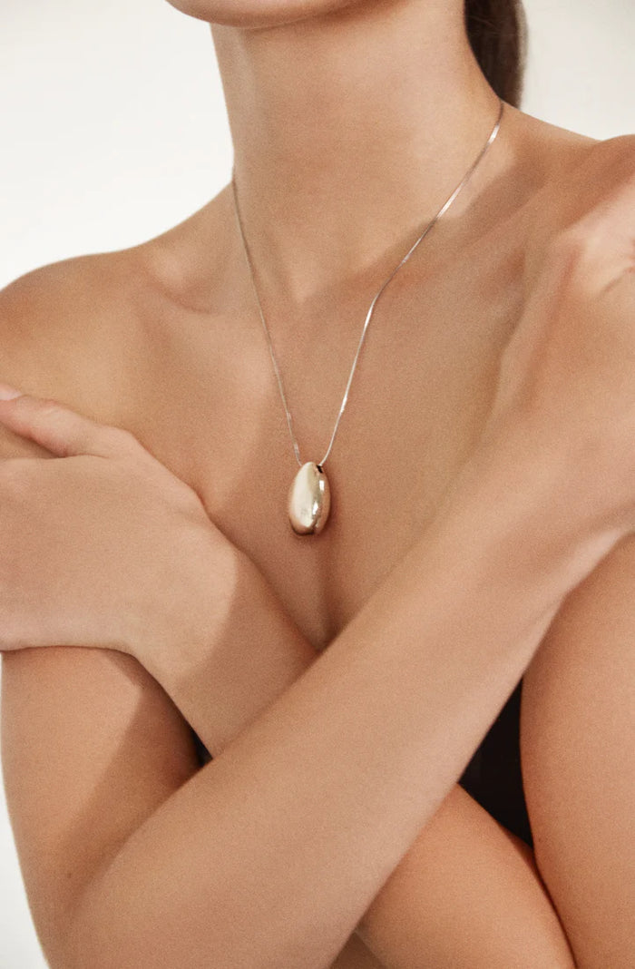 11 Best Water Drop Pendant Necklaces in Gold
